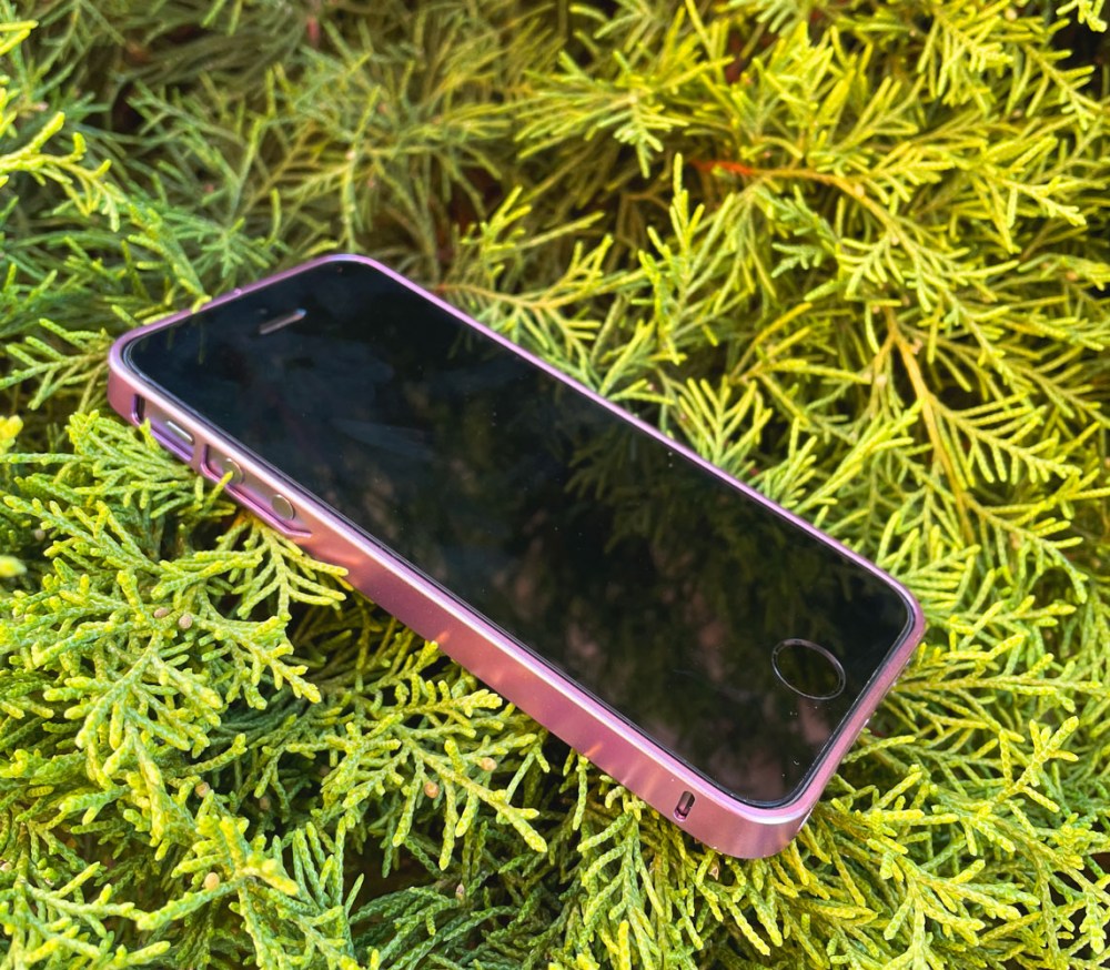 Apple iPhone 5 bumper arany csíkkal piros